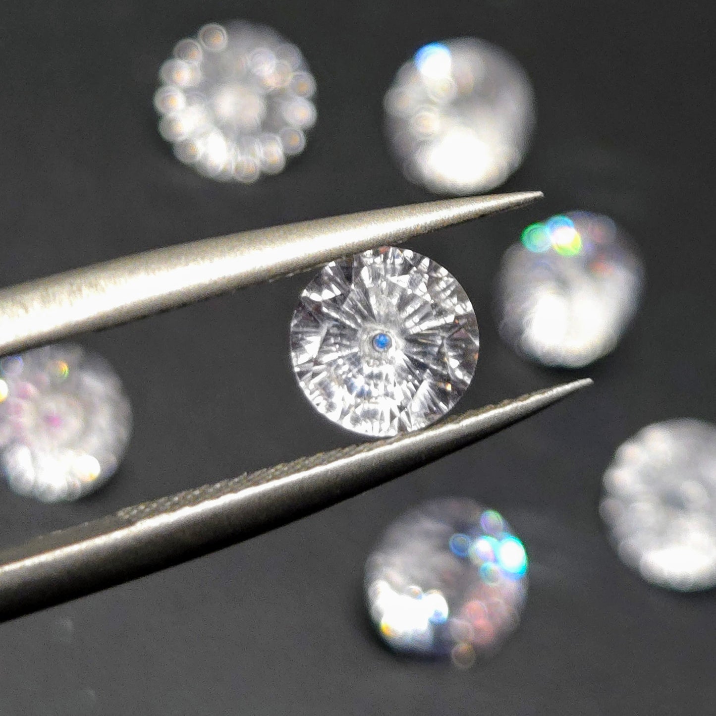 Round Brilliant Cut DNA Gemstone - Clear/White Moissanite